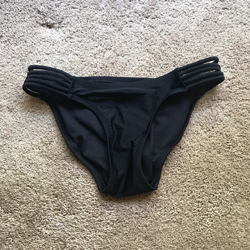 Black bikini bottom 🖤